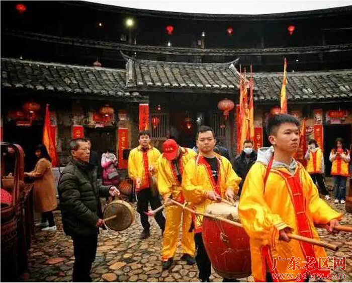 敲锣打鼓.jpg