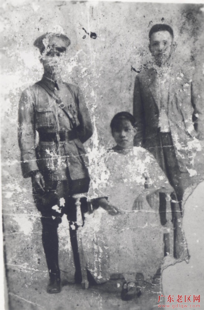 1931年冬，李任予（右）、李任予妻子陈竹君（中）与蒋光鼐（左）在南京合影。.png
