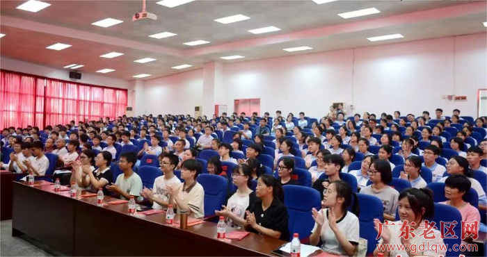 2发放仪式会场.jpg