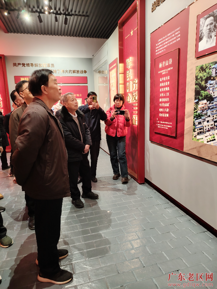 参观连南白屋猛虎队旧址.jpg
