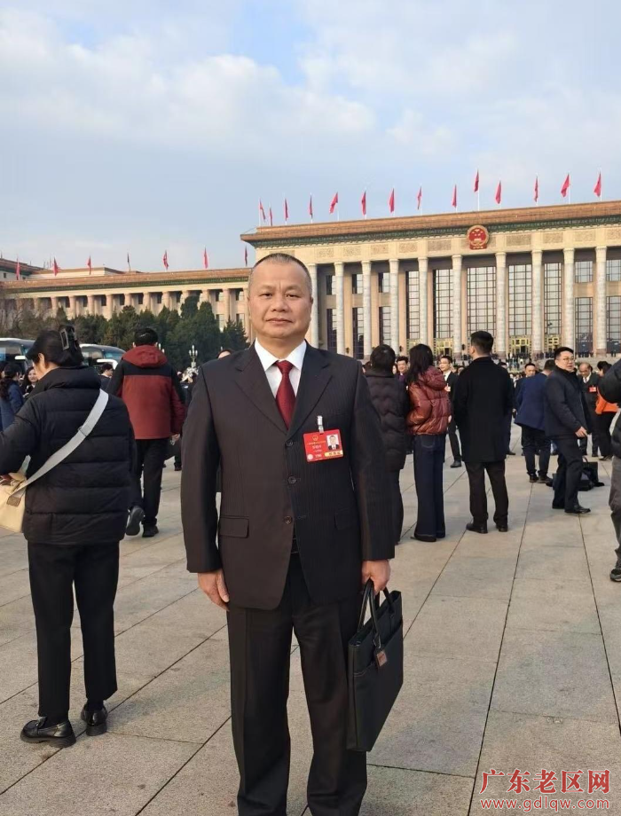 全国人大代表、广东宝丽华新能源股份有限公司董事长邹锦开.jpeg