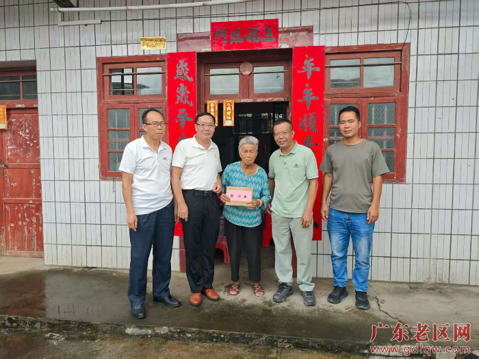 走访慰问活动现场 (2).jpg