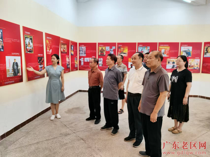 纪念抗战胜利座谈会.jpg